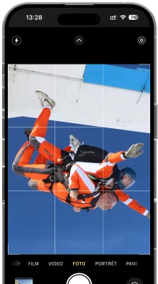 Captura de pantalla de un instructor tándem con un pasajero en la salida del avión