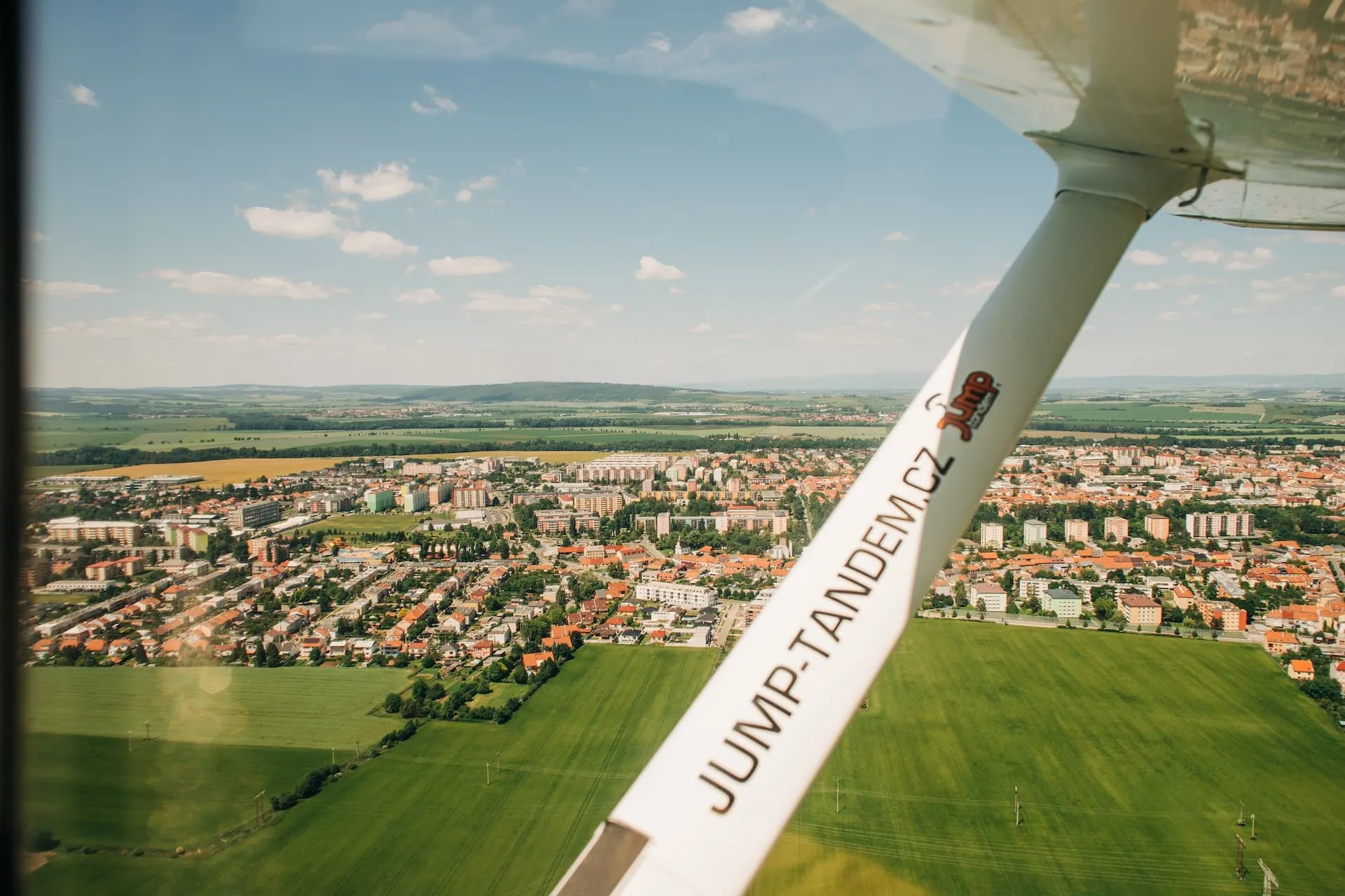 Blick aus dem Flugzeug bei einem Rundflug