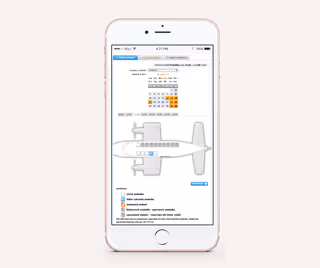Bild eines iPhone-Bildschirms, das eine App mit einem Flugzeugdiagramm und einem interaktiven Sitzplan zeigt.