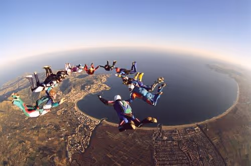 Sportfallschirmspringer im freien Fall