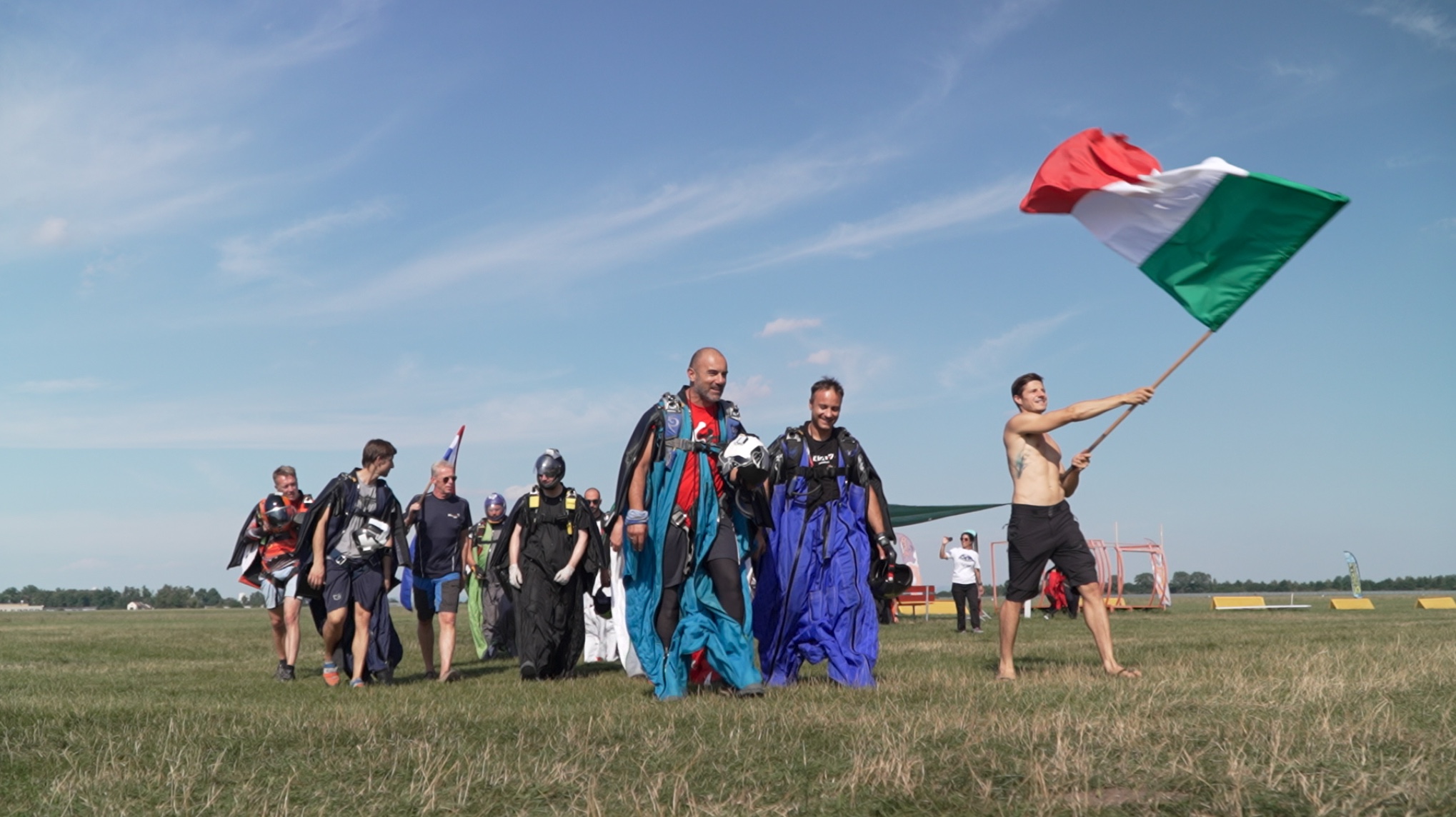 Wingsuiter am Boden