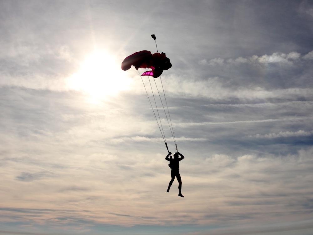 parachutiste sous voile
