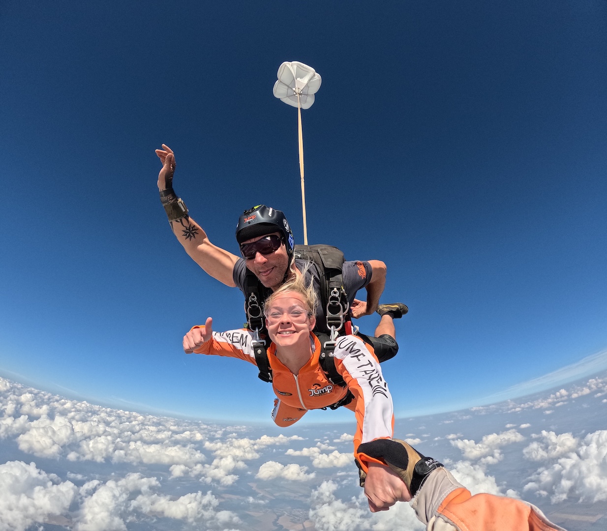chute libre lors d'un saut en tandem