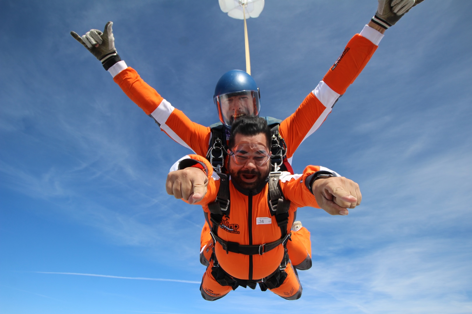 moniteur tandem avec un passager en chute libre