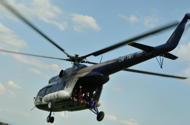 helicóptero en el aire