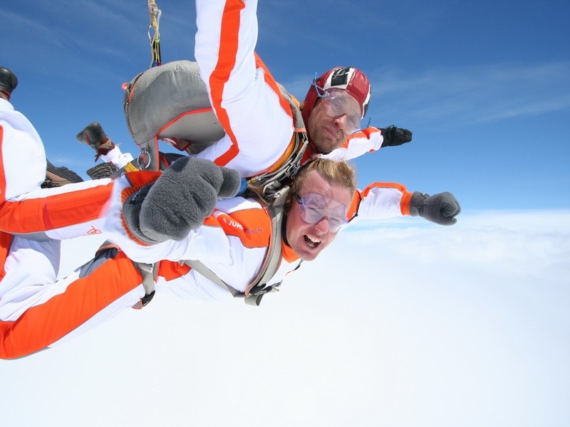 Tandem-Fallschirmsprung - freier Fall