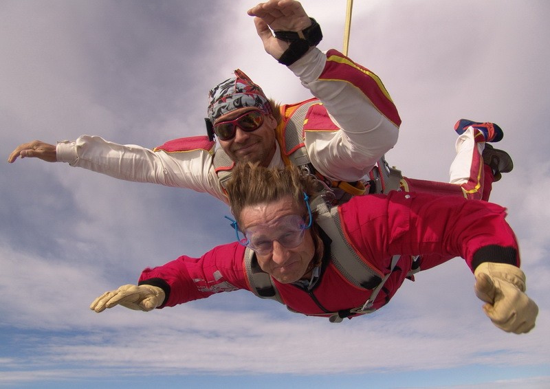 Tandem-Fallschirmsprung - freier Fall